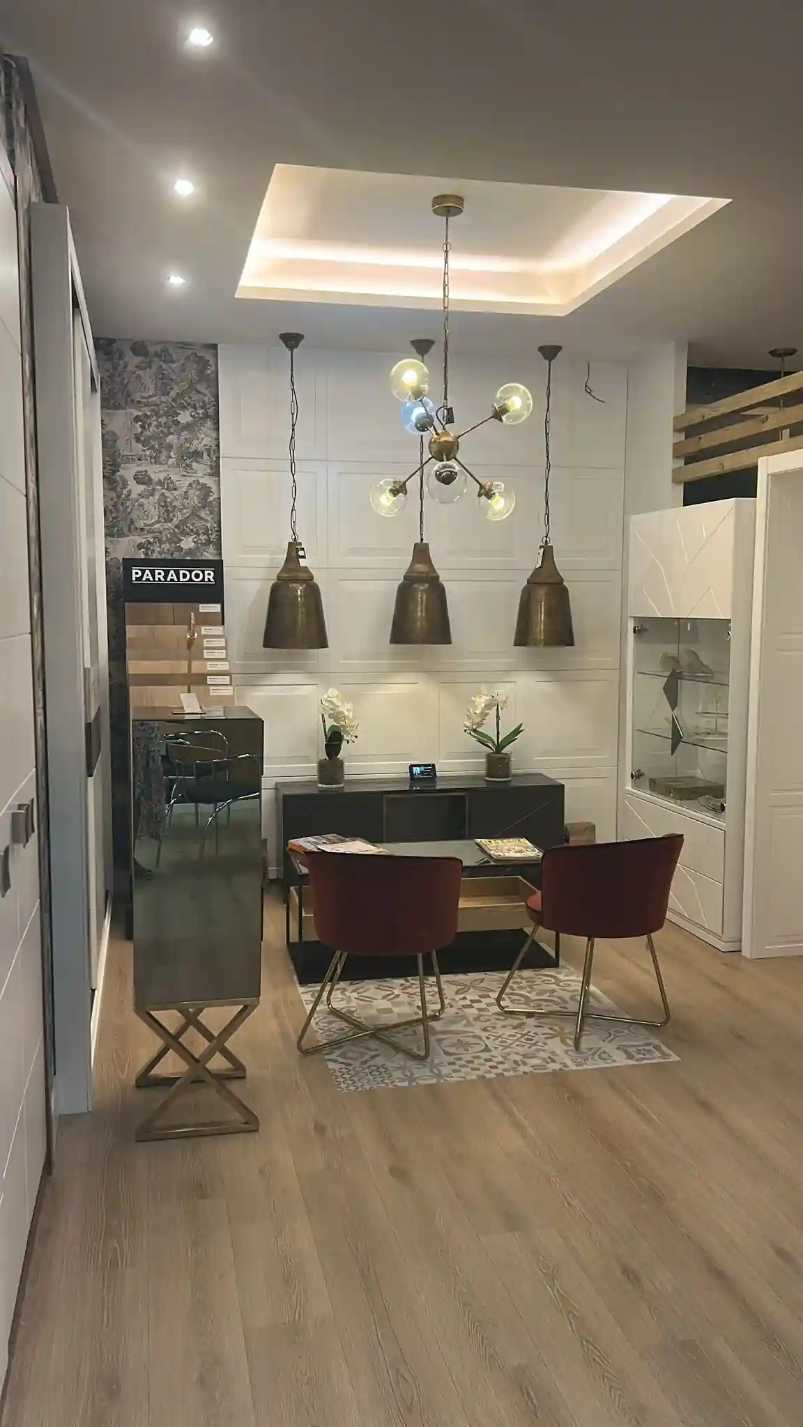 Área de asesoramiento personalizado en el showroom de Alcobendas